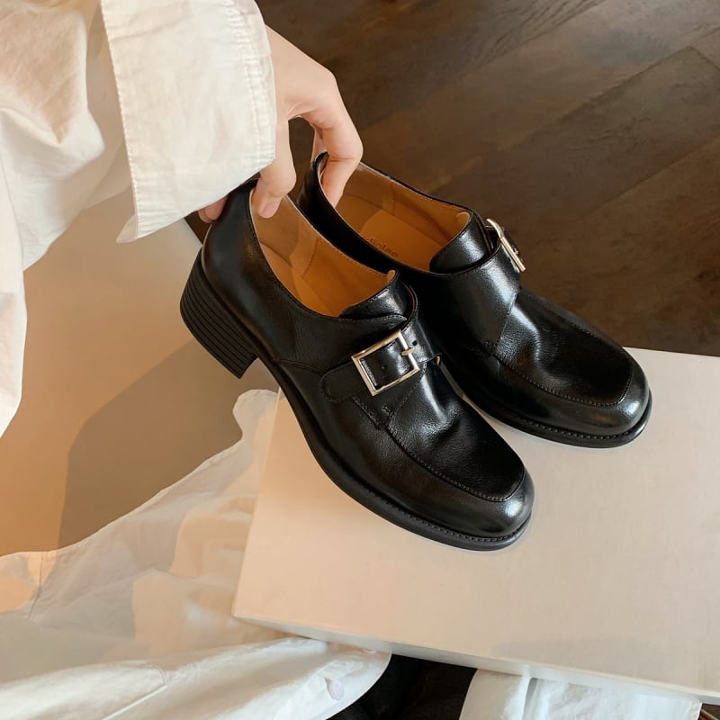 Ženske kožne loafers u rimsko stilu, srednji pet 3-5 cm, gumeni potplat, podstava od ovčje kože