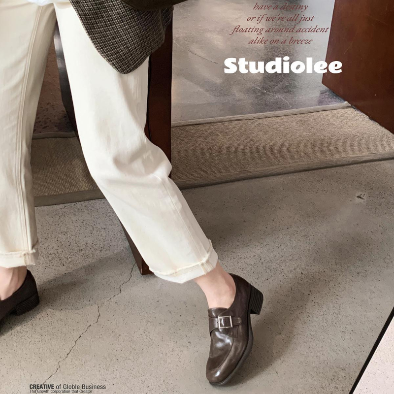 Ženske kožne loafers u rimsko stilu, srednji pet 3-5 cm, gumeni potplat, podstava od ovčje kože