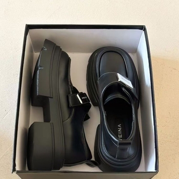 Ženski loafersi u stilu fakulteta, okrugla nosnica, PU gornji dio, Velcro zatvarač, gumena potplata, srednja visina pete 3–5 cm