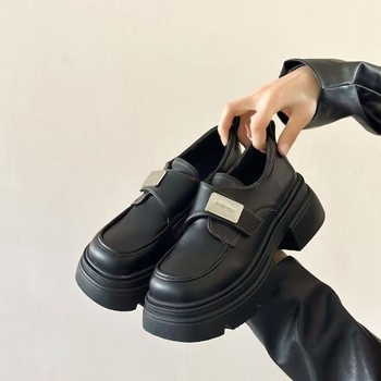 Ženski loafersi u stilu fakulteta, okrugla nosnica, PU gornji dio, Velcro zatvarač, gumena potplata, srednja visina pete 3–5 cm