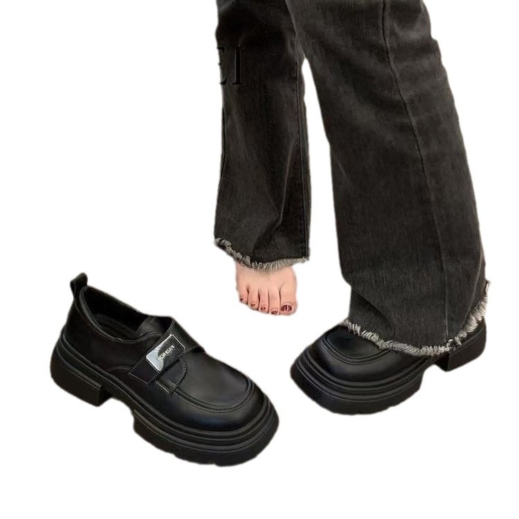 Ženski loafersi u stilu fakulteta, okrugla nosnica, PU gornji dio, Velcro zatvarač, gumena potplata, srednja visina pete 3–5 cm