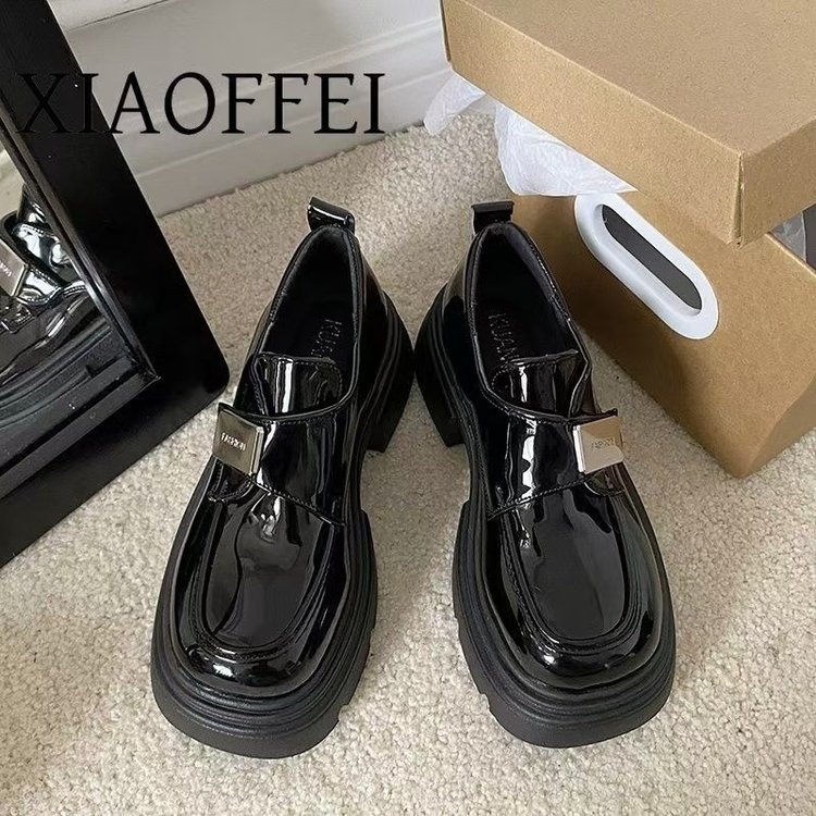 Ženski loafersi u stilu fakulteta, okrugla nosnica, PU gornji dio, Velcro zatvarač, gumena potplata, srednja visina pete 3–5 cm
