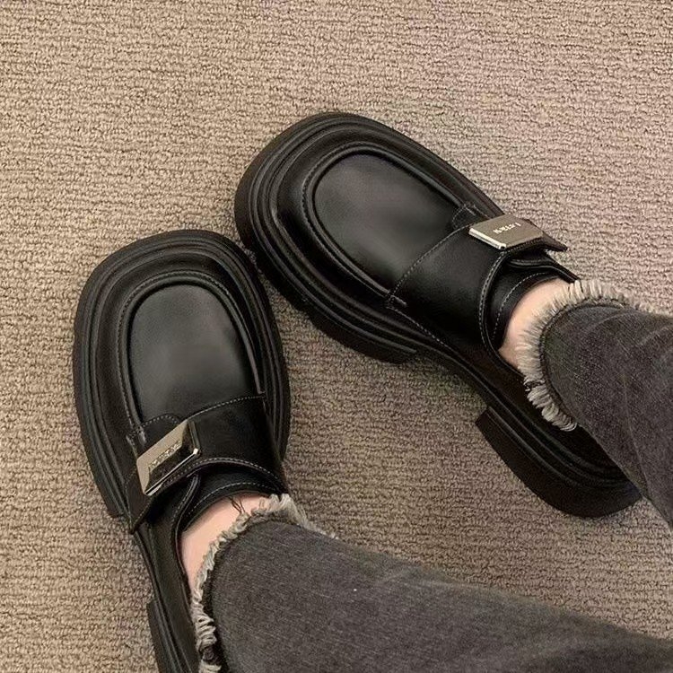 Ženski loafersi u stilu fakulteta, okrugla nosnica, PU gornji dio, Velcro zatvarač, gumena potplata, srednja visina pete 3–5 cm