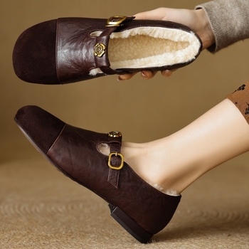 Mary Jane topánky s T-pásom a sponkou, PU vrchný materiál, okrúhla špička, flísová podšívka, nízky podpätok