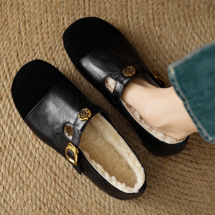 Mary Jane topánky s T-pásom a sponkou, PU vrchný materiál, okrúhla špička, flísová podšívka, nízky podpätok