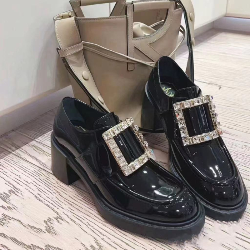 Ženski loafers s okruglim vrhom, gornji dio od umjetne kože, gumeni potplat, kvadratna kopča, srednja peta (3-5 cm)