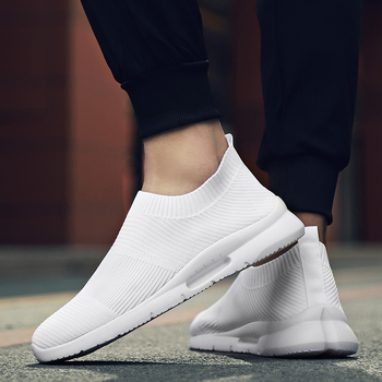 Prozračne mrežaste tenisice tip čarape, zaobljeni vrh, gumeni potplat, ravna peta, plitka otvor, minimalistički sportsko-casual stil
