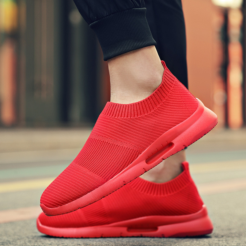 Prozračne mrežaste tenisice tip čarape, zaobljeni vrh, gumeni potplat, ravna peta, plitka otvor, minimalistički sportsko-casual stil