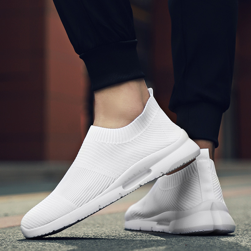 Prozračne mrežaste tenisice tip čarape, zaobljeni vrh, gumeni potplat, ravna peta, plitka otvor, minimalistički sportsko-casual stil