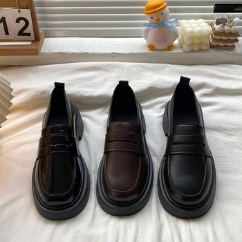 Loafers u britskom stilu, okrugla nosna kapica, PU vamp, srednji potpetica 3-5 cm, niski gornji dio