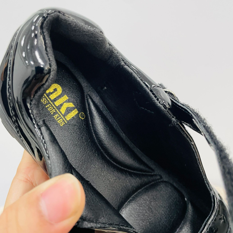 Mergaitėms mokykliniai bateliai – PU viršus, PU vidpadis, Velcro užsegimas, TPR padas, koledžo stilius