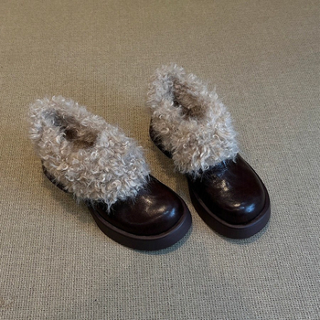 Ženske loafers, britanski stil • gornji dio od super fiber • srednji potpetica 3–6 cm • gumeni potplat • prednje vezivanje • zaobljeni vrh