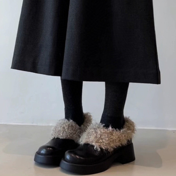 Ženske loafers, britanski stil • gornji dio od super fiber • srednji potpetica 3–6 cm • gumeni potplat • prednje vezivanje • zaobljeni vrh