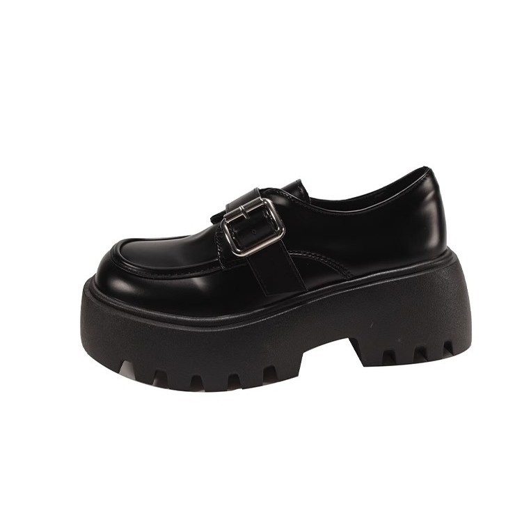 Ženske loafers s okruglim nosom, gornji dio od kože goveda, peta 6–8 cm, gumeni potplat, podstava od umjetnog krzna
