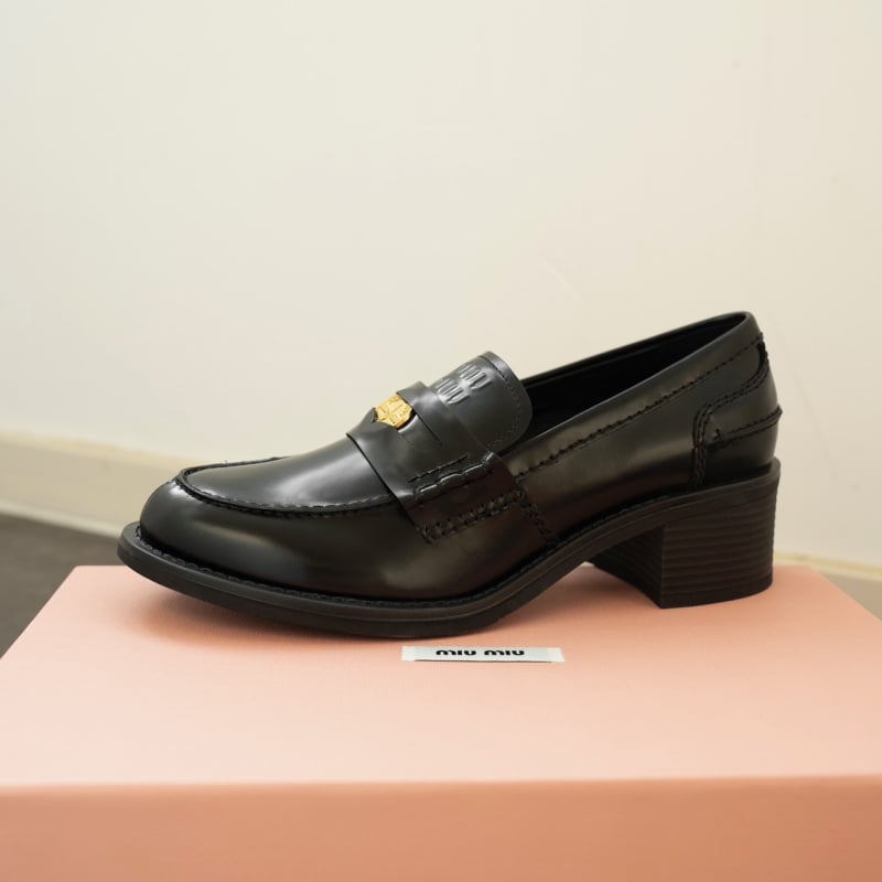Ženske Slip-On loaferi od prave kože, britanski stil, gornji dio: kravlja koža, zaobljeni vrh, unutarnja uložak od prirodne kože, vanjska potplat od prave kože, visina pete 6-8 cm