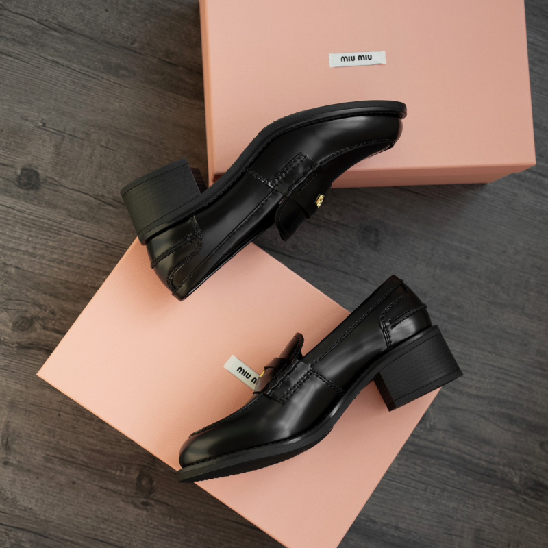 Ženske Slip-On loaferi od prave kože, britanski stil, gornji dio: kravlja koža, zaobljeni vrh, unutarnja uložak od prirodne kože, vanjska potplat od prave kože, visina pete 6-8 cm