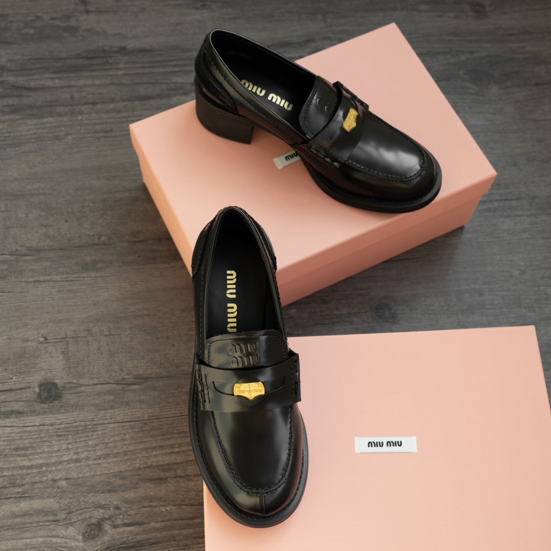 Ženske Slip-On loaferi od prave kože, britanski stil, gornji dio: kravlja koža, zaobljeni vrh, unutarnja uložak od prirodne kože, vanjska potplat od prave kože, visina pete 6-8 cm