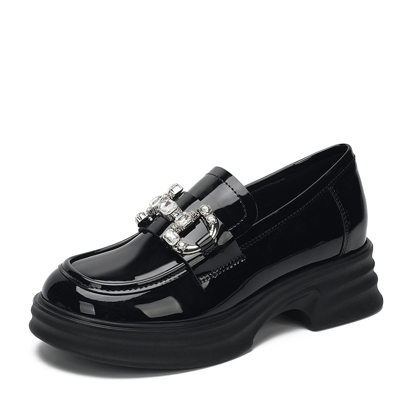 Ženske loaferice s debelim platformom, okrugli vrh, Velcro zatvaranje, gornji materijal mikrovlakna koža, gumena potplata, visina pete 6–8 cm