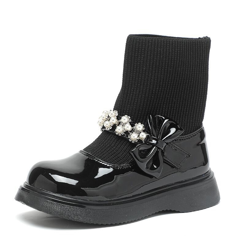 Mergaitėms skirti trumpi aulinukai su pėdos juosta, princesės stilius, viršus: oda, PU vidinis pamušalas, PU vidinis įdėklas, gumos pada — ruduo 2025