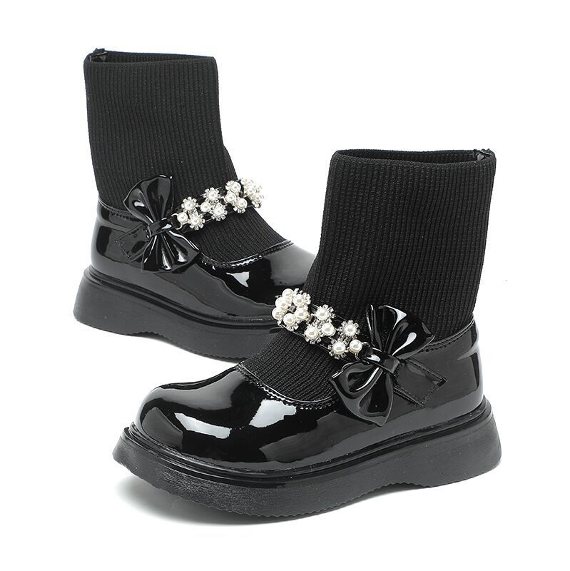 Mergaitėms skirti trumpi aulinukai su pėdos juosta, princesės stilius, viršus: oda, PU vidinis pamušalas, PU vidinis įdėklas, gumos pada — ruduo 2025