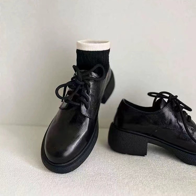 Kožne cipele s vezicama, okrugli vrh – vintage stil, gornji dio od dvostruke teleće kože, srednje visoki pet, gumeni đon