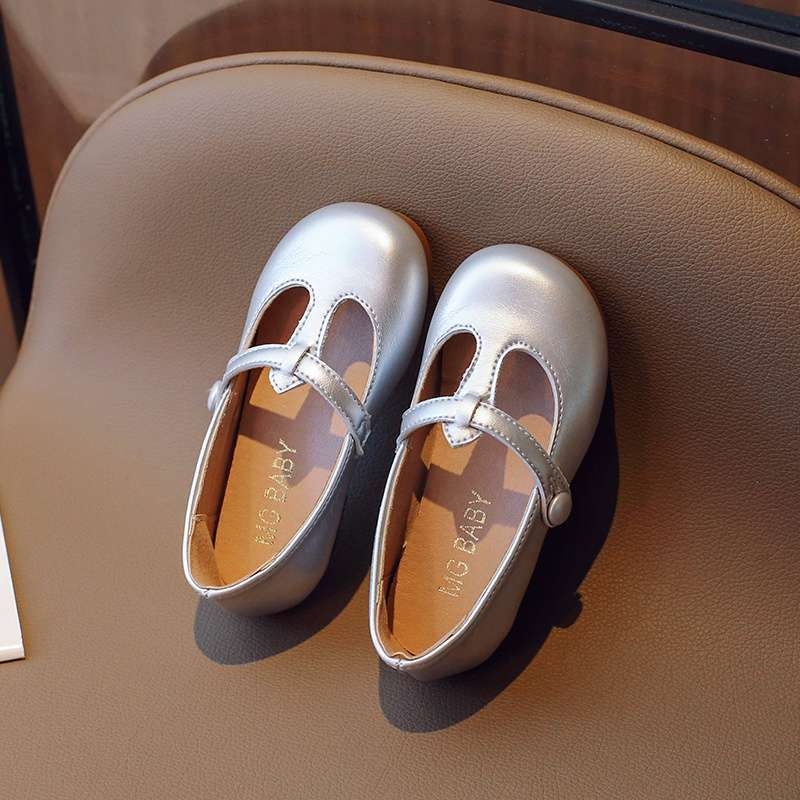 Meitenēm – kurpes no mākslīgas ādas, vidēja augstuma augšdaļa, gumijas zole, mīļš stils, rudens sezonai