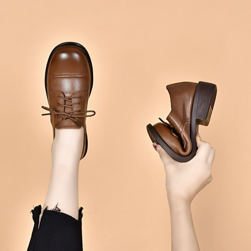 Ženski kožni loafer s vezicama, okrugli vrh, gornji sloj teleće kože, niski pet 1–3 cm, gumena potplat