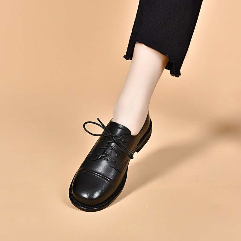 Ženski kožni loafer s vezicama, okrugli vrh, gornji sloj teleće kože, niski pet 1–3 cm, gumena potplat
