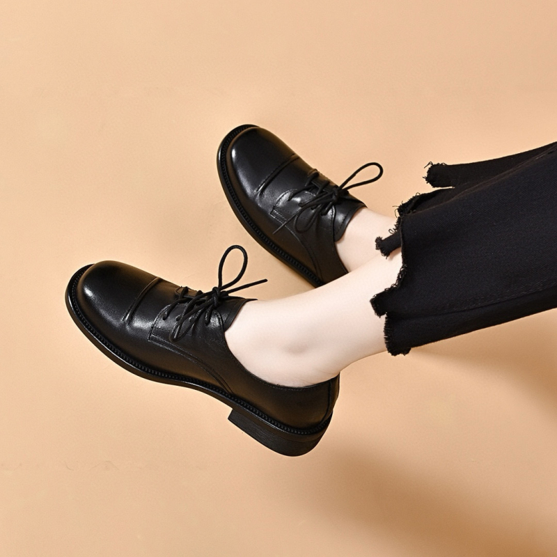 Ženski kožni loafer s vezicama, okrugli vrh, gornji sloj teleće kože, niski pet 1–3 cm, gumena potplat