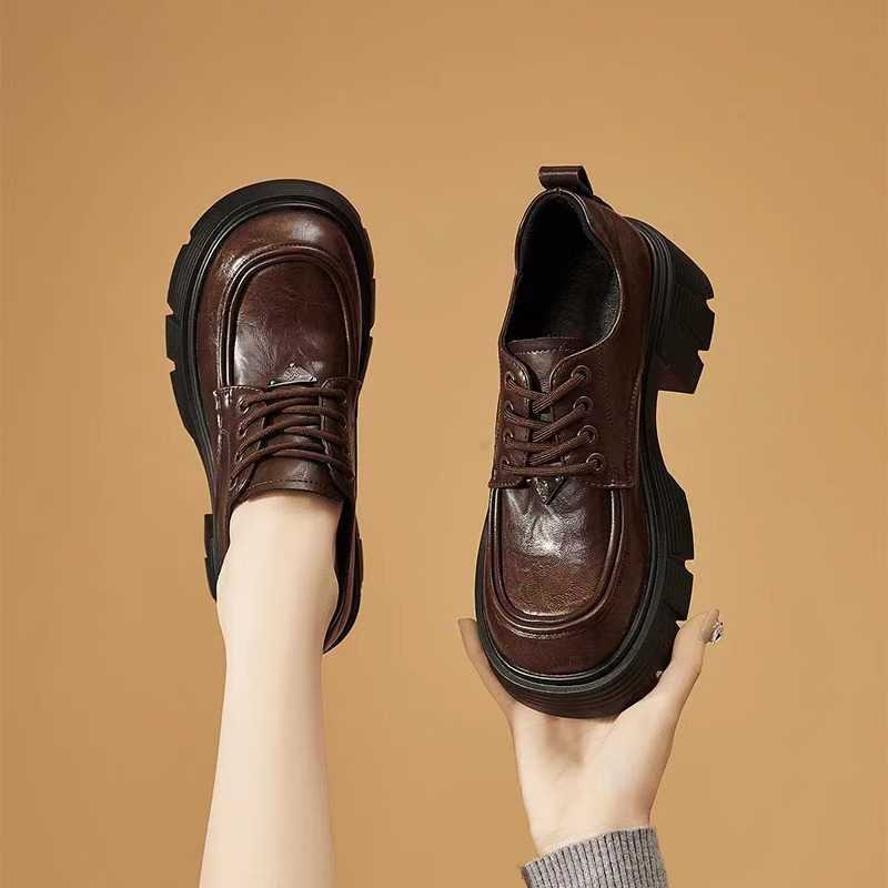 Ženski kožni loafers s debelim potplatom, 6–8 cm peta, gornji dio od teleće kože, unutarnji materijal od svinjske kože, potplat od pjene gume