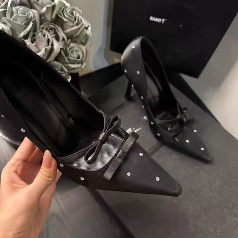 Pantofi dama cu toc înalt, vârf pătrat, partea superioară din satin, funda cu cristale, toc subțire