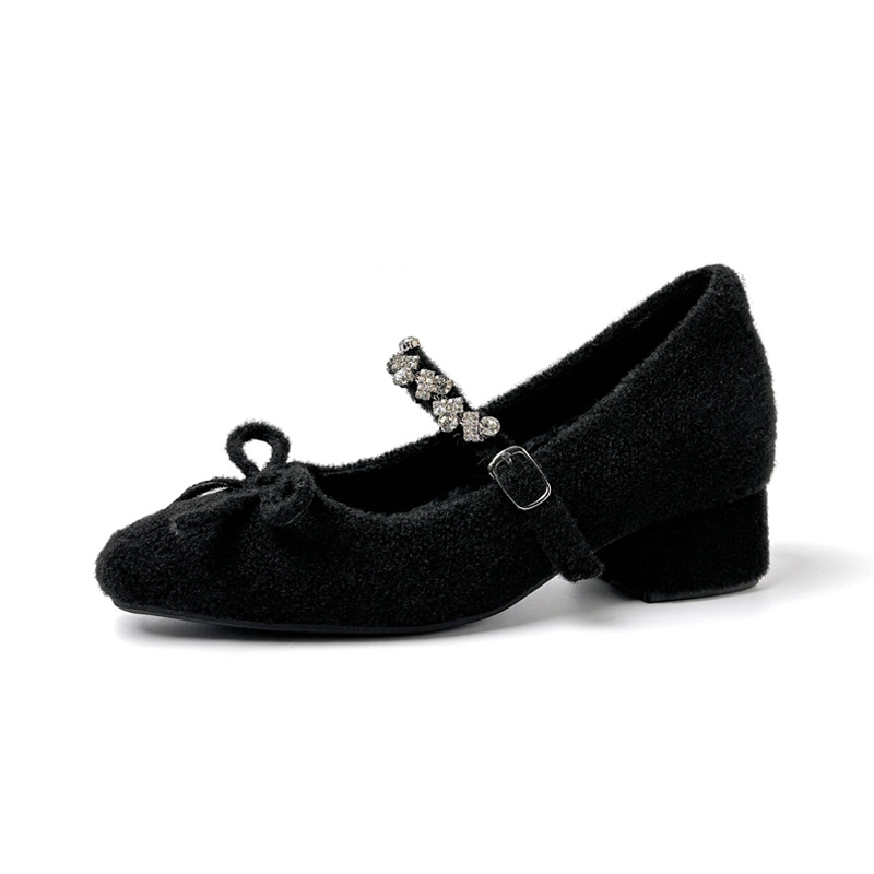 Pantofi Mary Jane cu vârf pătrat, velur pe partea superioară, toc de 6–8 cm, cataramă, căptușeală din pluș sintetic
