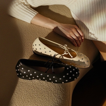 Pantofi fără toc | Forma vârfului: rotund; Material superior: super fiber; Material interior: Sheepskin; Înălțimea tocului: mic; Material talpă: rubber