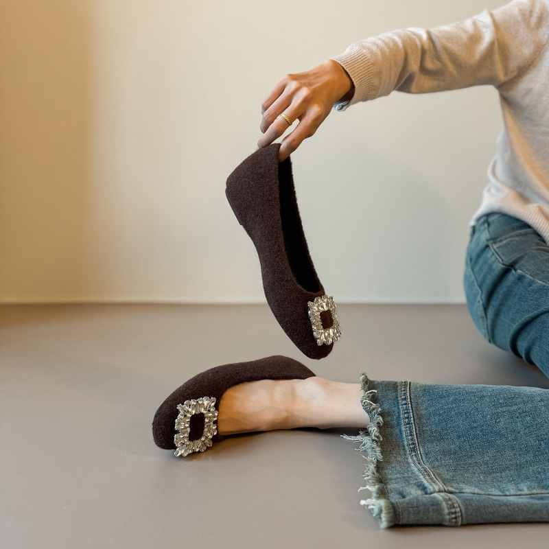 Pantofi Mary Jane cu vârf rotund, partea superioară din super fiber, toc mic, talpă din cauciuc, branța interioară din piele naturală