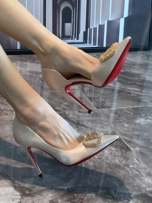 Pantofi de nuntă Marychi — vârf rotund, partea superioară din satin, model cu dungi, toc înalt 6–8 cm, interior din microfibră