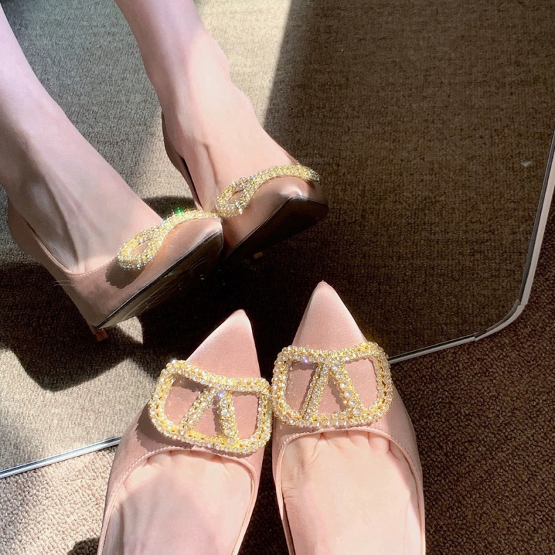 Pantofi de nuntă Marychi — vârf rotund, partea superioară din satin, model cu dungi, toc înalt 6–8 cm, interior din microfibră
