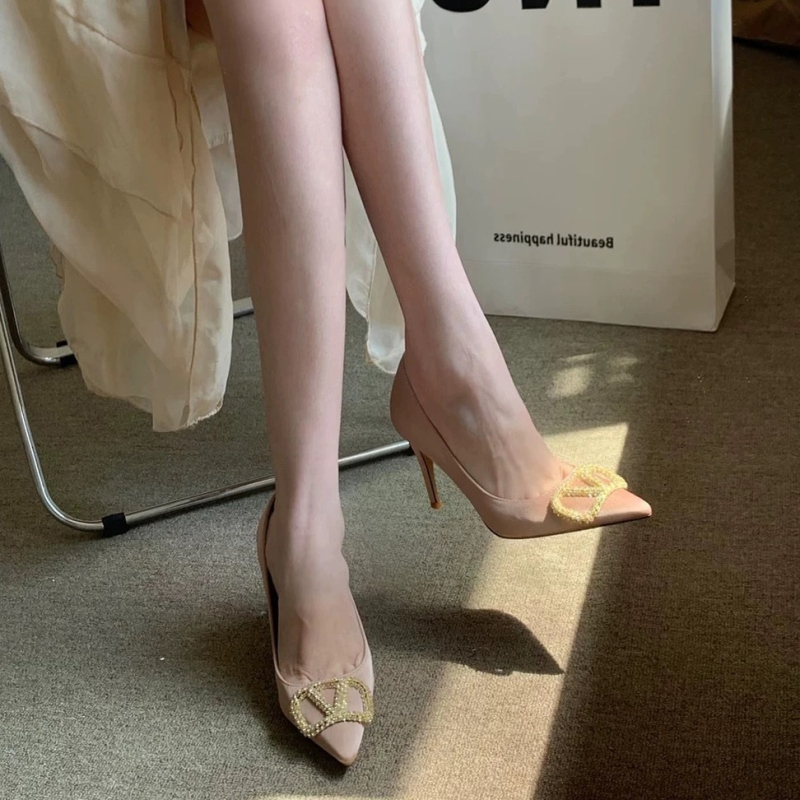 Pantofi de nuntă Marychi — vârf rotund, partea superioară din satin, model cu dungi, toc înalt 6–8 cm, interior din microfibră