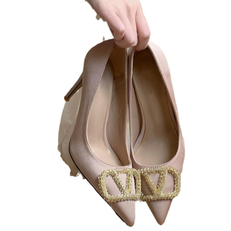 Pantofi de nuntă Marychi — vârf rotund, partea superioară din satin, model cu dungi, toc înalt 6–8 cm, interior din microfibră
