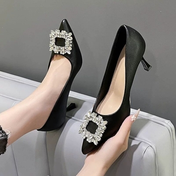 Pantofi cu toc înalt, vârf ascuțit, toc subțire 6-8 cm, suprafața din fibră superioară, talpă din cauciuc