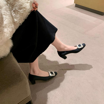 Pantofi dama cu toc mediu, cataramă pătrată cu strasuri, vârf pătrat, 3–6 cm înălțime, partea superioară și căptușeala din microfibră, talpă din cauciuc, slip-on