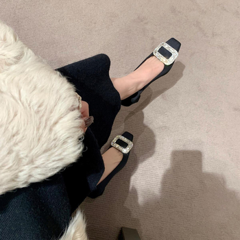 Pantofi dama cu toc mediu, cataramă pătrată cu strasuri, vârf pătrat, 3–6 cm înălțime, partea superioară și căptușeala din microfibră, talpă din cauciuc, slip-on