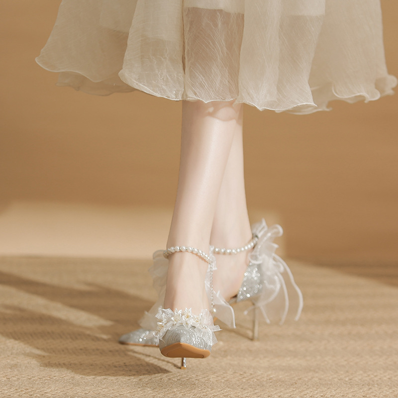 Pantofi cu toc înalt, vârf ascuțit, toc stiletto, înălțime 6-8 cm, talpă din cauciuc
