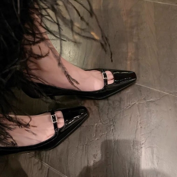 Pantofi cu toc înalt pentru femei: vârf pătrat, partea superioară din microfibră, toc de 6–8 cm