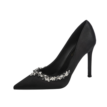 Ženske satinene štikle, špičasti nos, francuski stil, kristali, peta 6–8 cm
