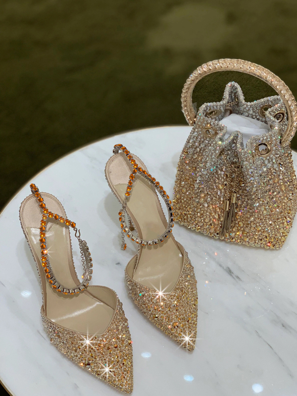 Vysoké podpätky s špičatým nosom, saténový vršok, gradientný vzor, veľmi vysoký podpätok, viazanie na šnúrky