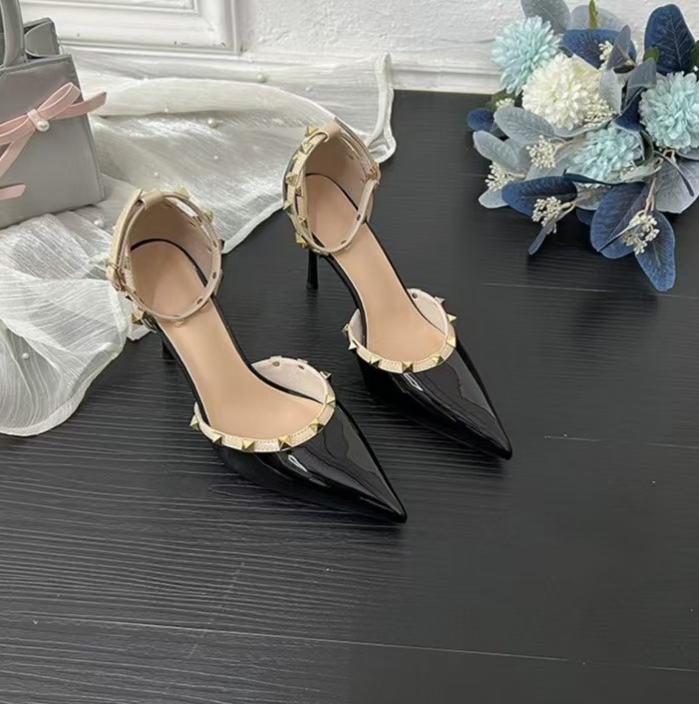 Stiletto sandale s oštrim vrhom, PU gornji dio, kopča sa kristalima, izuzetno visoke tanke petice (>8 cm), zatvaranje kopčom
