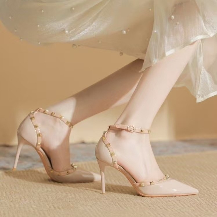 Stiletto sandale s oštrim vrhom, PU gornji dio, kopča sa kristalima, izuzetno visoke tanke petice (>8 cm), zatvaranje kopčom