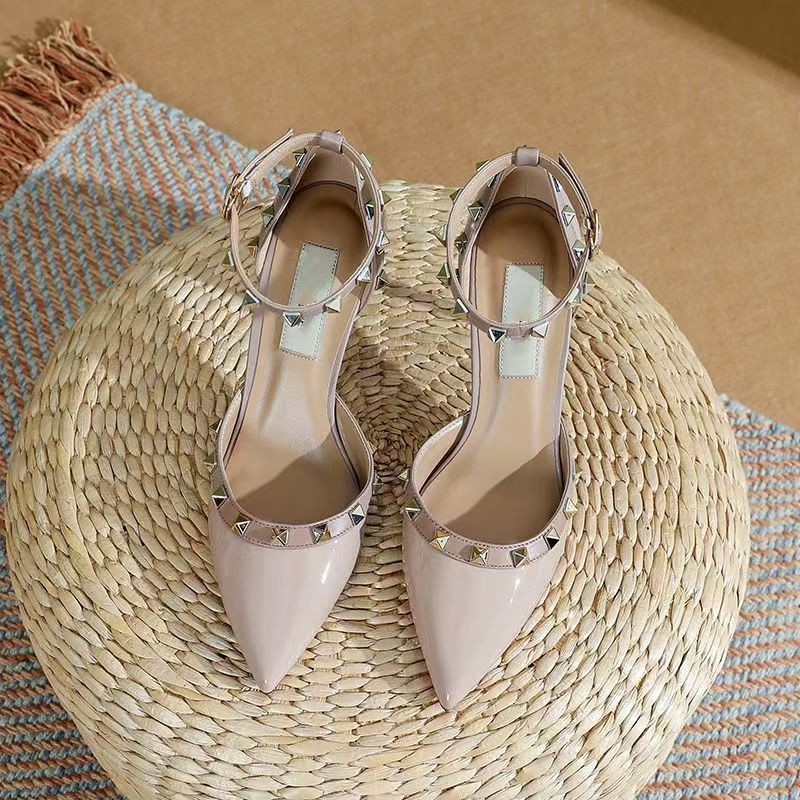 Stiletto sandale s oštrim vrhom, PU gornji dio, kopča sa kristalima, izuzetno visoke tanke petice (>8 cm), zatvaranje kopčom