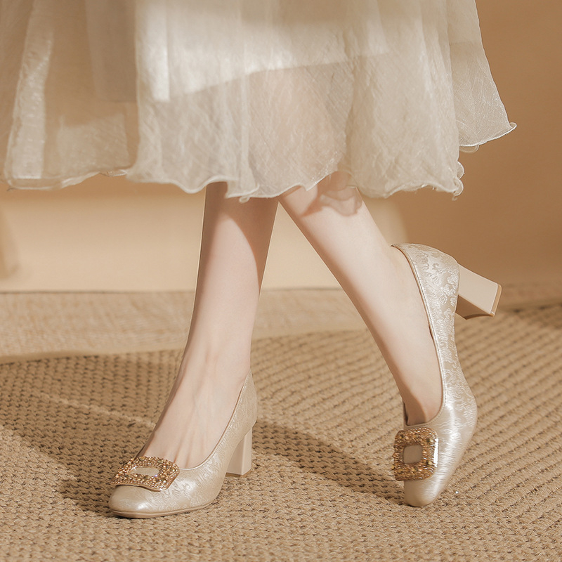 Pantofi dama cu nas pătrat și cataramă pătrată, partea superioară din fibre sintetice, talpă din cauciuc, căptușeală PU, toc mediu 3–6 cm