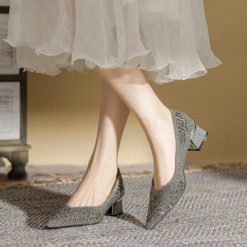 Pantofi dama satinati cu varf ascutit si toc gros, talpa din cauciuc, căptușeală din microfibră